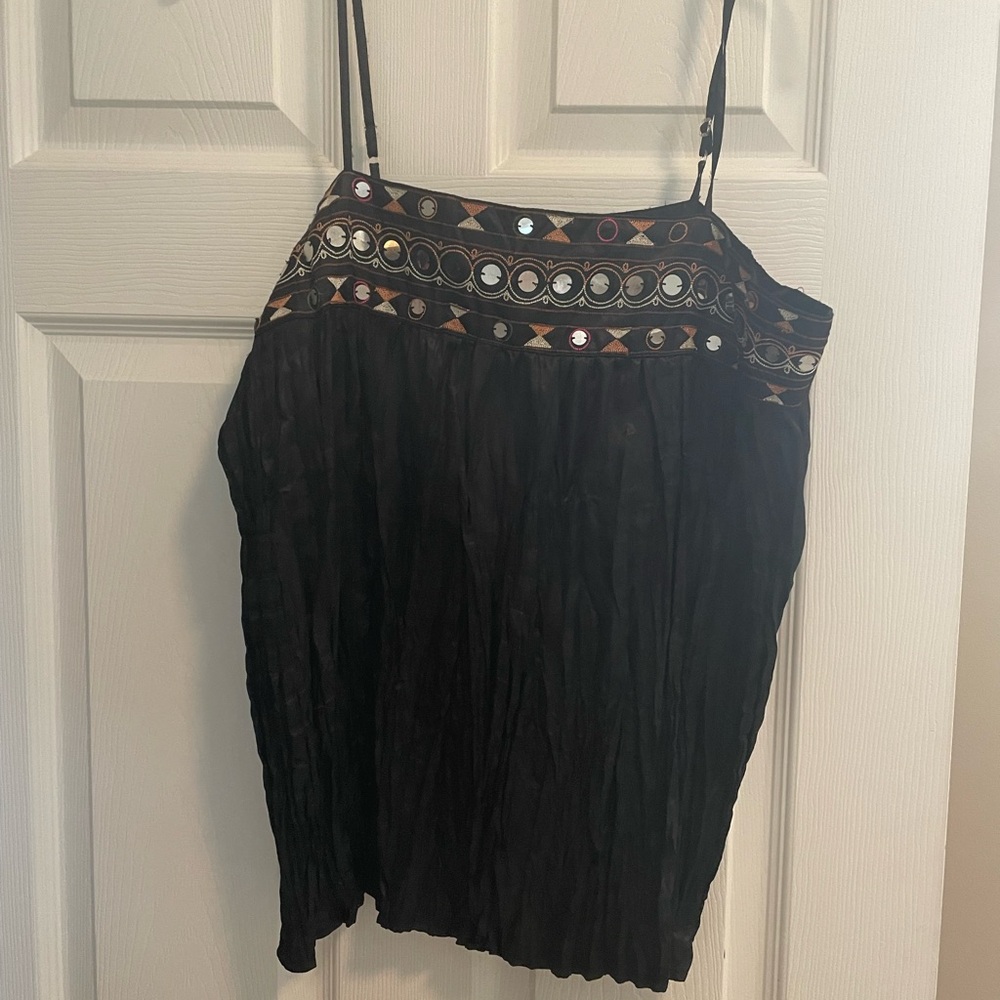 OMG Large black permanent pleated! FLOWERS!
